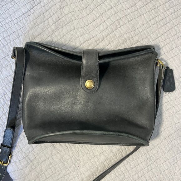 Vintage Coach Binocular Shoulder Bag – Style No. 087-2045 – Black Leather - Picture 13 of 16